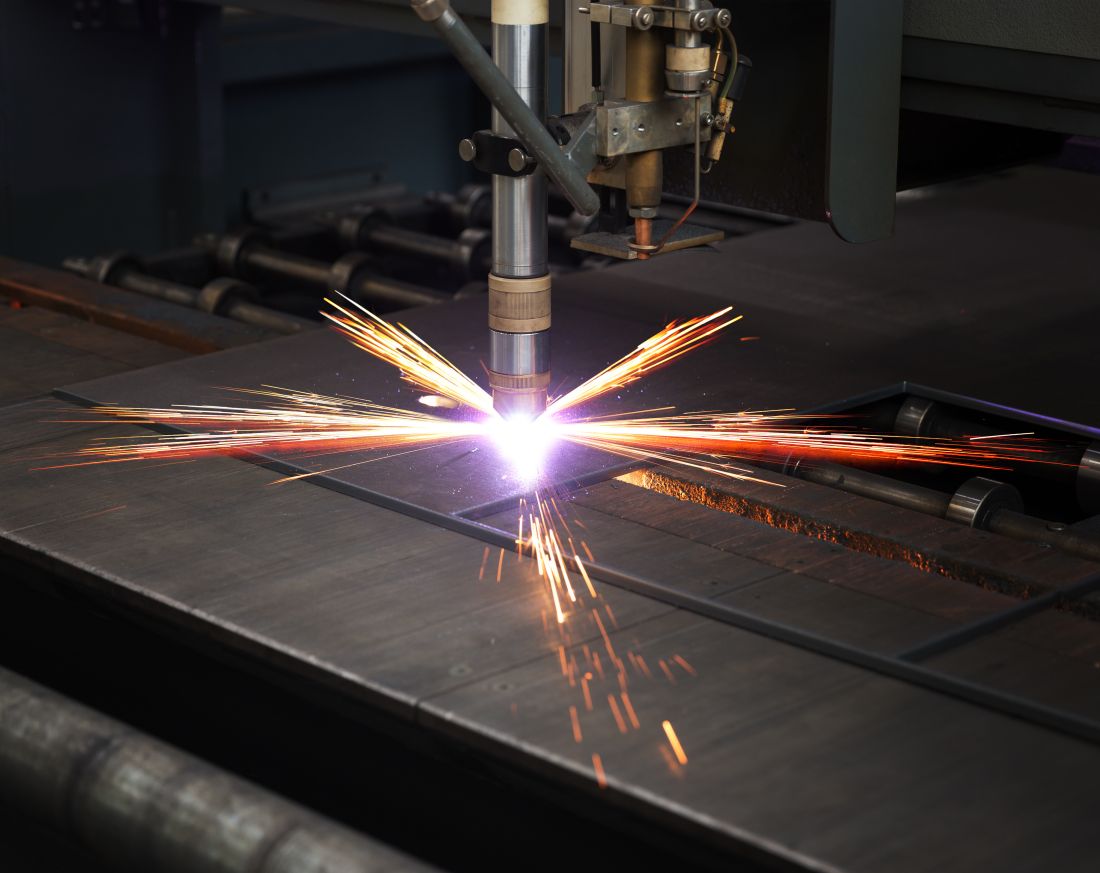 D&eacute;coupe de pi&egrave;ces de chaudronnerie et m&eacute;tallerie, &agrave; Gouesnou pr&egrave;s de Brest